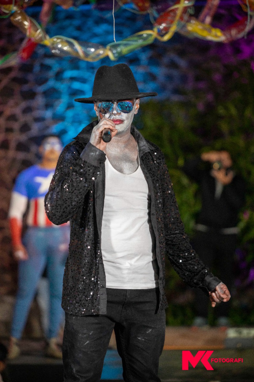 Painting: Seb body arts à Maurice pour le Festival International de l'Art Painting: Seb body arts à Maurice pour le Festival International de l'Art