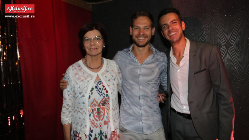 Sébastien Payet avec son compagnon Arnaud Drapier et la mère d'Arnaud Sébastien Payet avec son compagnon Arnaud Drapier et la mère d'Arnaud