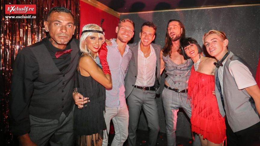 Une photo de famille avec de gauche à droite, Frank, assistant de Jimmy, Loli Loukoum, Arnaud Drapier, Sébastien Payet, Jimmy, Suzy Champagne, et David Champony