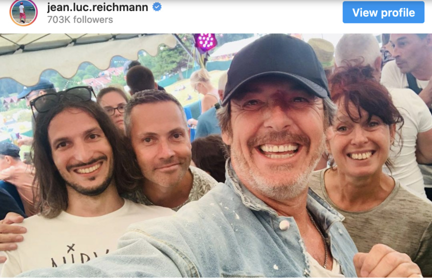 Jean-Luc Reichmann avec Zette derrière lui. L'émission fête ses 12 ans cette année (photo Instagram)