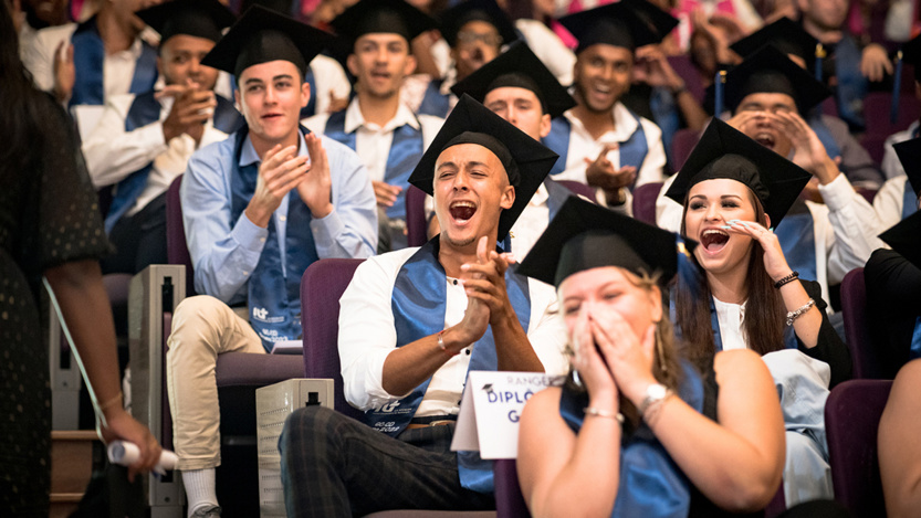 Clap de fin pour les DUT de l'IUT de La Réunion: 274 dîplômé.e.s! Clap de fin pour les DUT de l'IUT de La Réunion: 274 dîplômé.e.s!