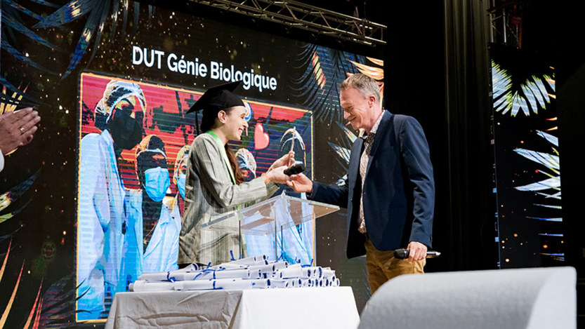 Clap de fin pour les DUT de l'IUT de La Réunion: 274 dîplômé.e.s! Clap de fin pour les DUT de l'IUT de La Réunion: 274 dîplômé.e.s!