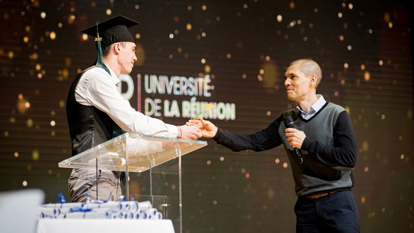 Clap de fin pour les DUT de l'IUT de La Réunion: 274 dîplômé.e.s! Clap de fin pour les DUT de l'IUT de La Réunion: 274 dîplômé.e.s!