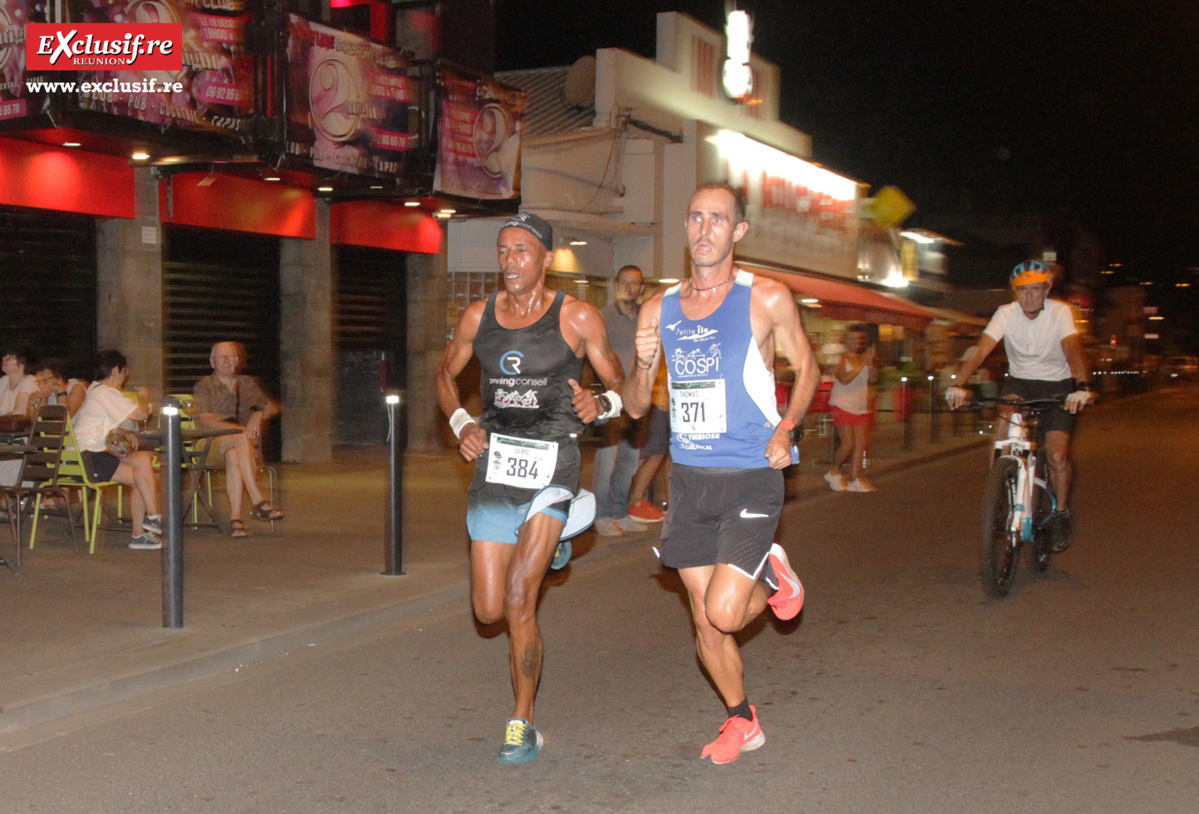 Ulric Balzanet (Dossard 384) est en train de faire son retour sur le macadam