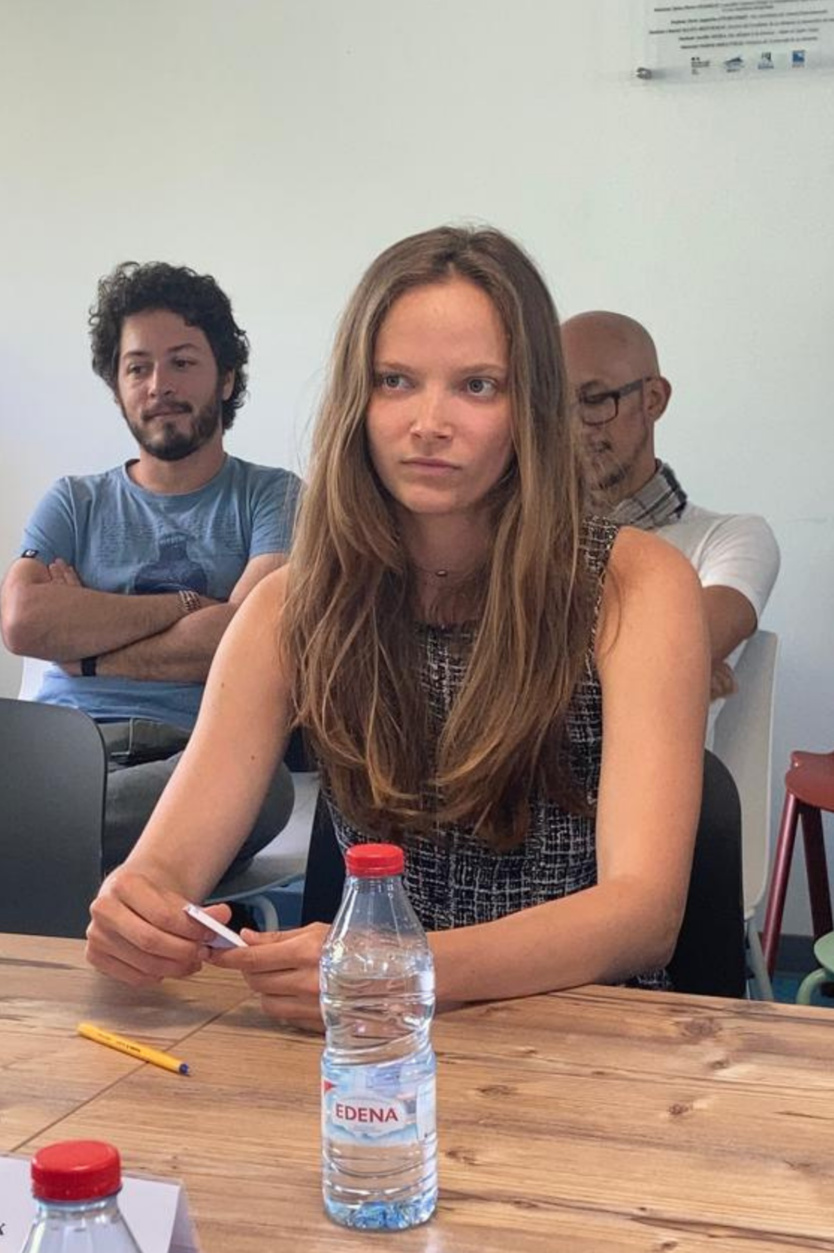 Laurianne représente Benoit Raucy - 3ème Prix - Circulaire Laurianne représente Benoit Raucy - 3ème Prix - Circulaire