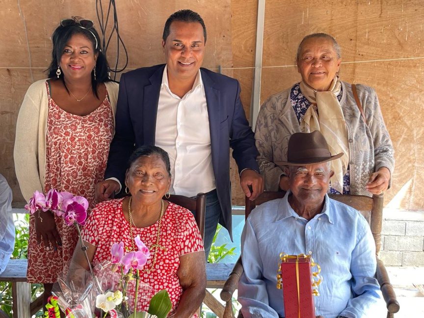 Avec le maire et les élues