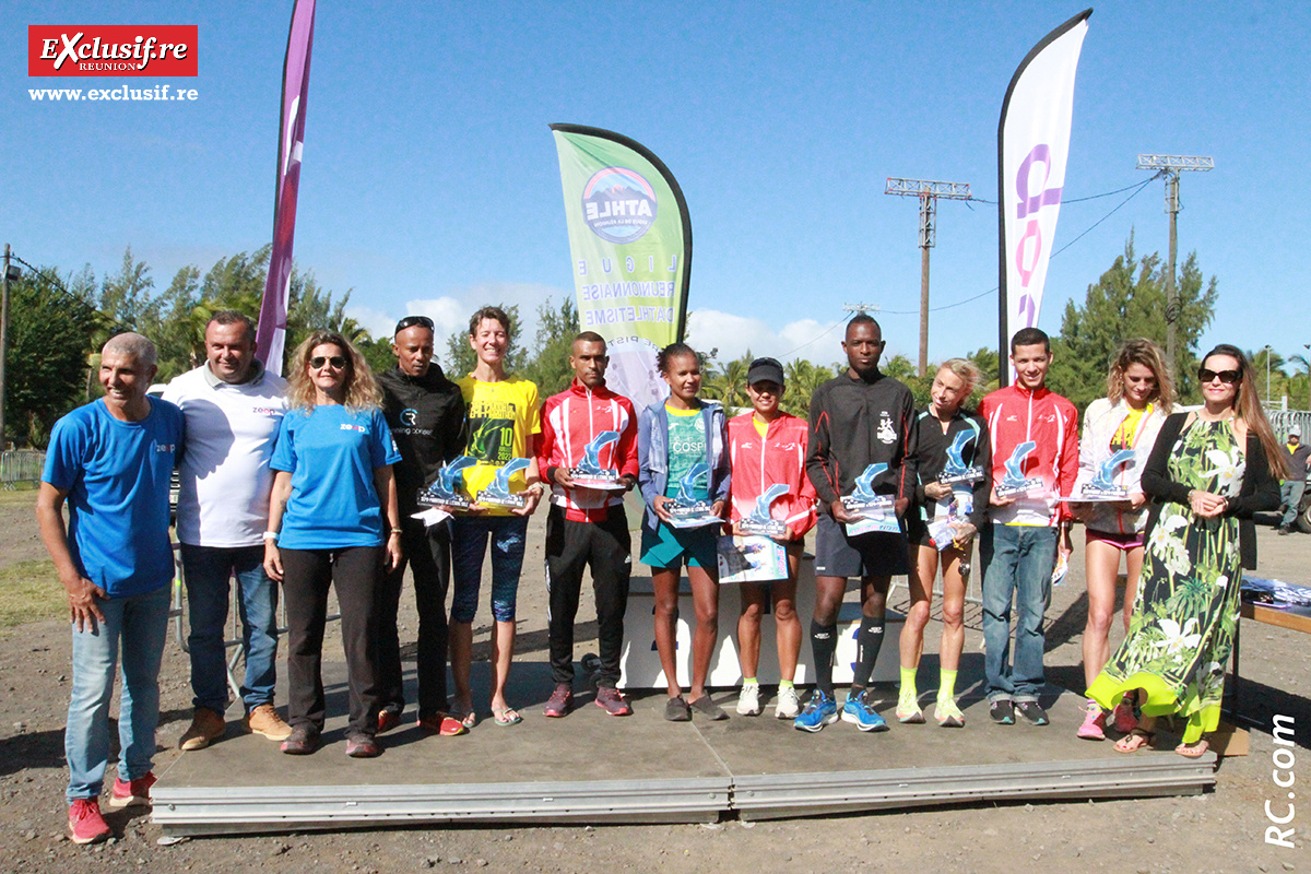 De beaux champions félicités par Jean-Louis Prianon, directeur de course, Elise Tronc, adjointe au maire de l'Etang-Salé et Ingrid Averianov de Zeop