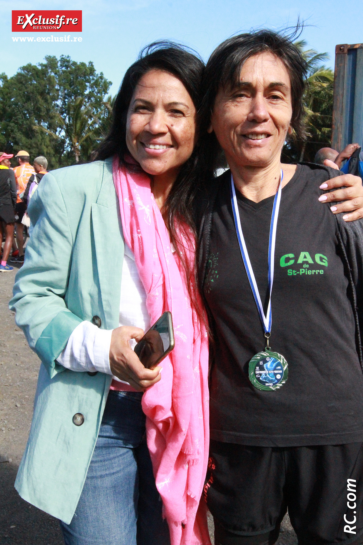 Joany Deviany félicite Hélène  Taochy, médaillée d'argent