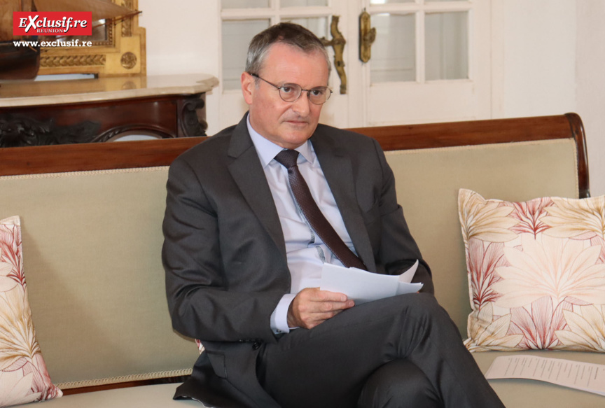 Encore une fois, il a répondu aux nombreuses questions des médias en toute transparence Encore une fois, il a répondu aux nombreuses questions des médias en toute transparence