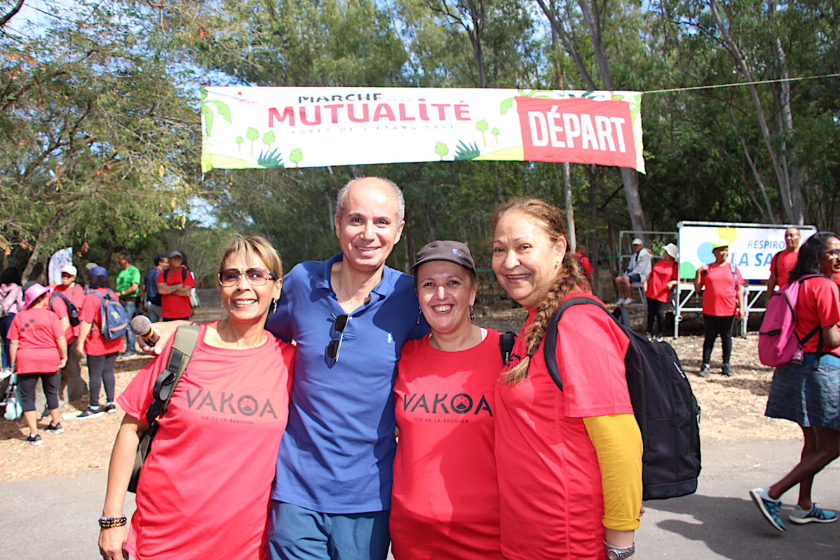 Bobby est toujours bien entouré Bobby est toujours bien entouré