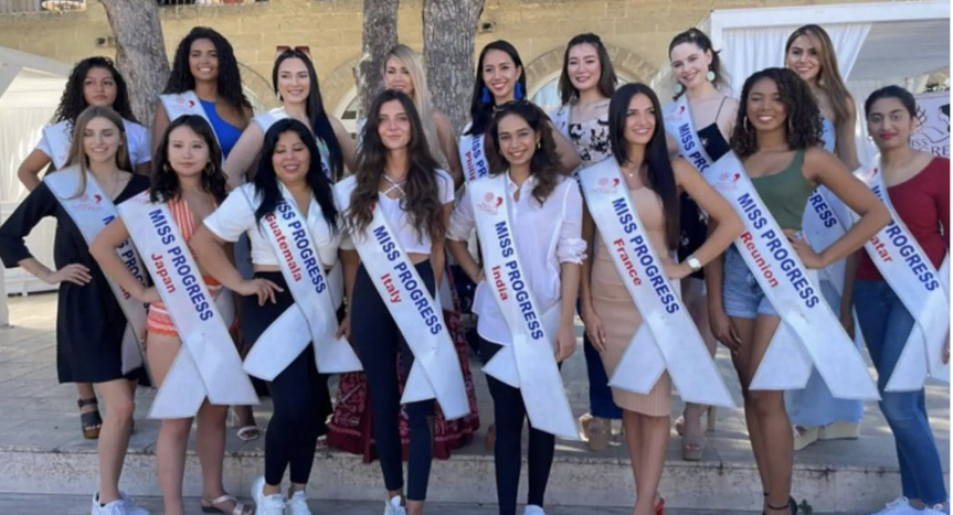 Taciana sur la photo de famille: La Réunion lé là!