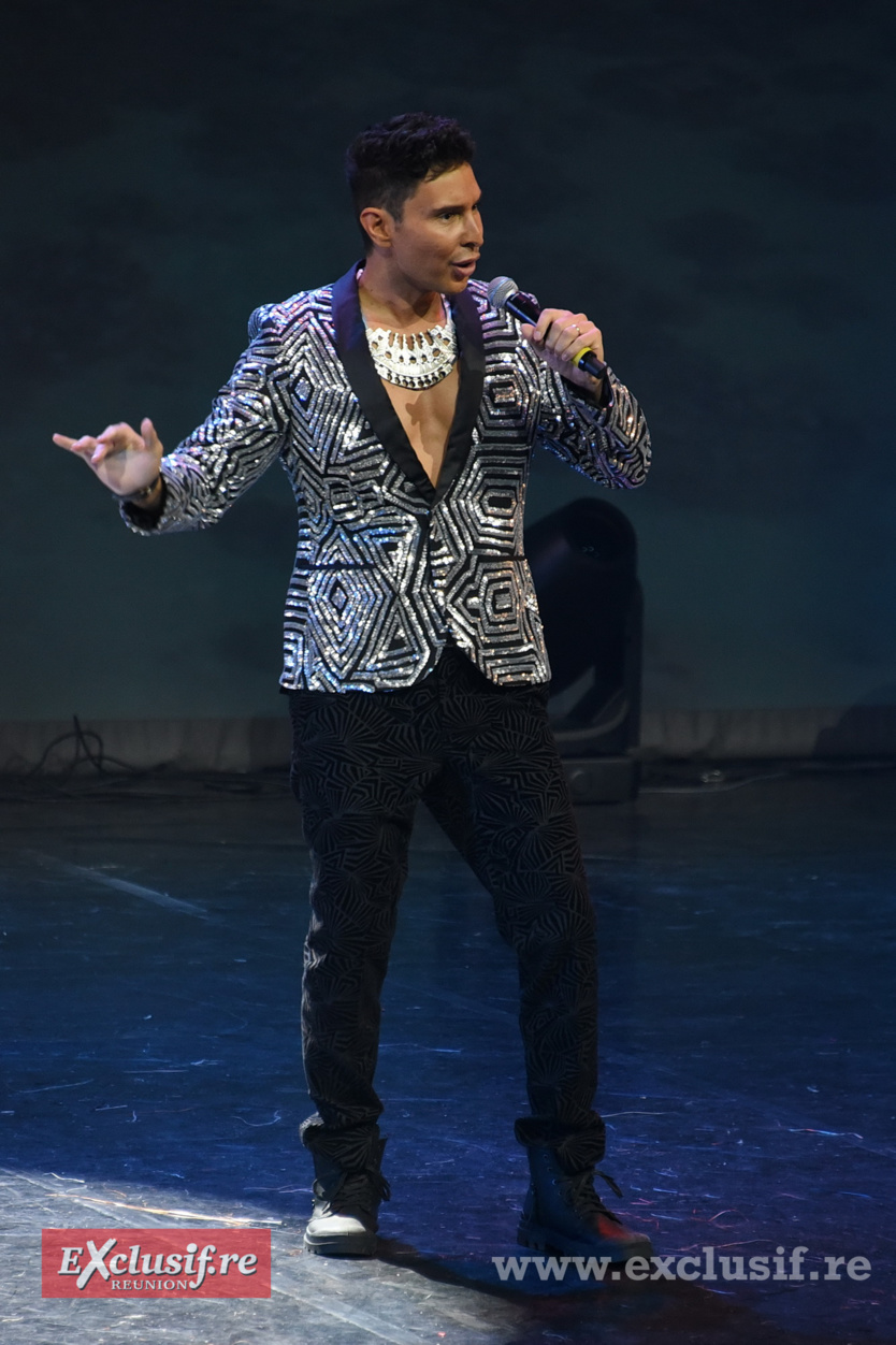 Ken Carlter, aussi chanteur, a interprété son tube, "Ia Ora na". Ken Carlter, aussi chanteur, a interprété son tube, "Ia Ora na".