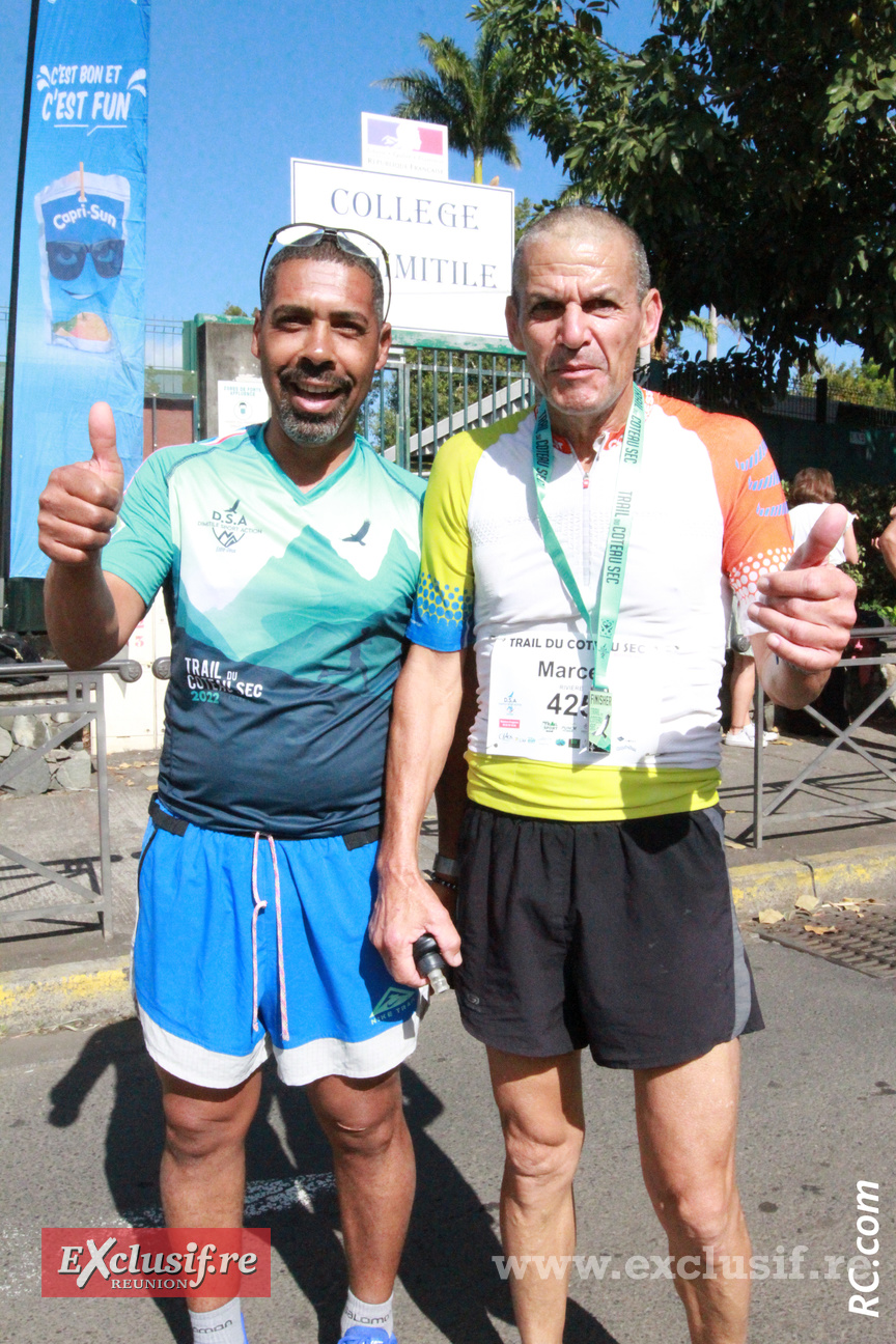 Les félicitations du président à Marcel Rivière qui est sans doute le doyen des coureurs de l'Entre-Deux