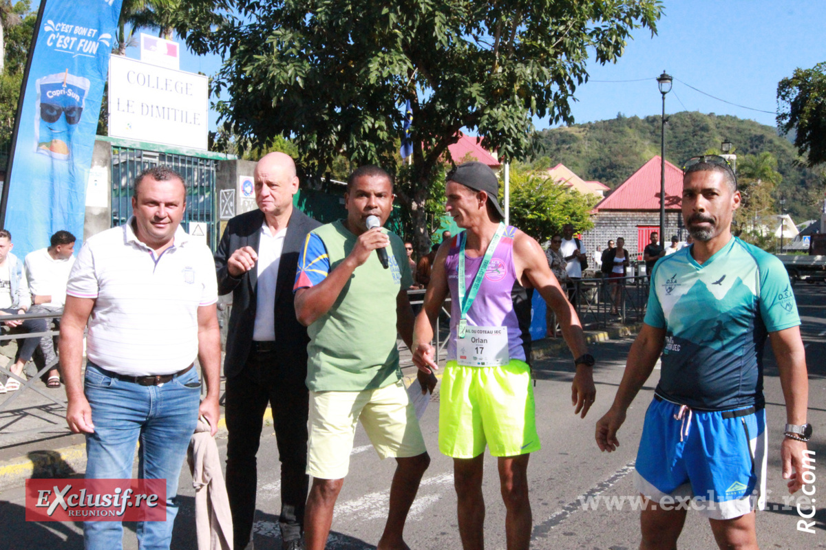 Patrick Vidot (ACSGS), Patrick Bègue, adjoint au maire de l'Entre-Deux, Pascal l'animateur, Orlan Ayaden le grand vainqueur du jour, et Frédéric Bayard, président de Dimitile Sport Action