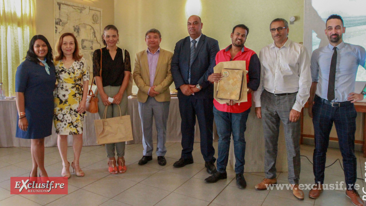 A l’issue de la conférence, des cadeaux ont été offerts aux participants par tirage au sort A l’issue de la conférence, des cadeaux ont été offerts aux participants par tirage au sort