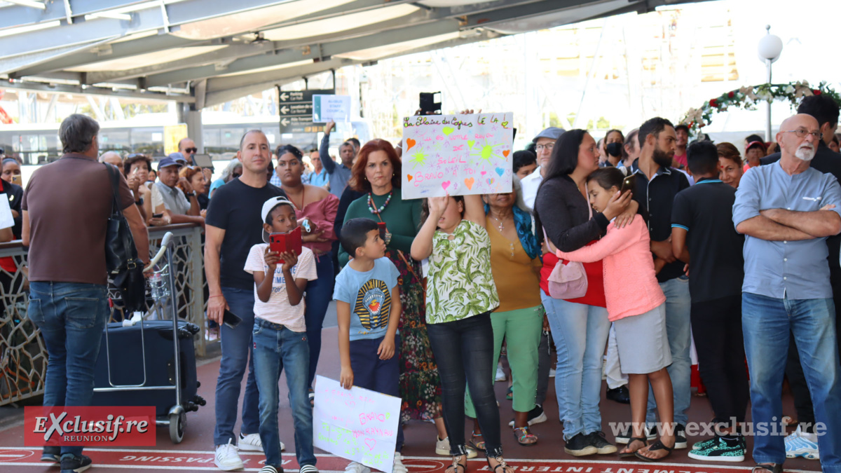 Le comité d'accueil était prêt depuis le matin Le comité d'accueil était prêt depuis le matin