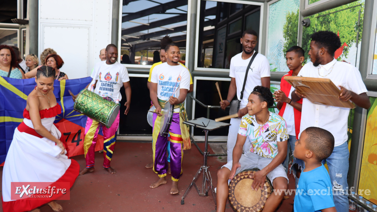The Voice Kids: le retour triomphal de Raynaud Sadon à l'aéroport The Voice Kids: le retour triomphal de Raynaud Sadon à l'aéroport