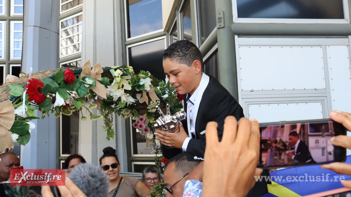 The Voice Kids: le retour triomphal de Raynaud Sadon à l'aéroport The Voice Kids: le retour triomphal de Raynaud Sadon à l'aéroport