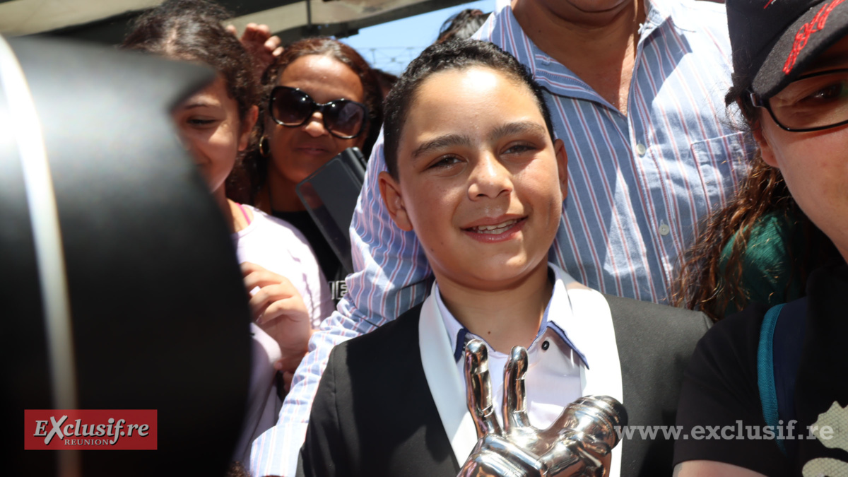 The Voice Kids: le retour triomphal de Raynaud Sadon à l'aéroport The Voice Kids: le retour triomphal de Raynaud Sadon à l'aéroport