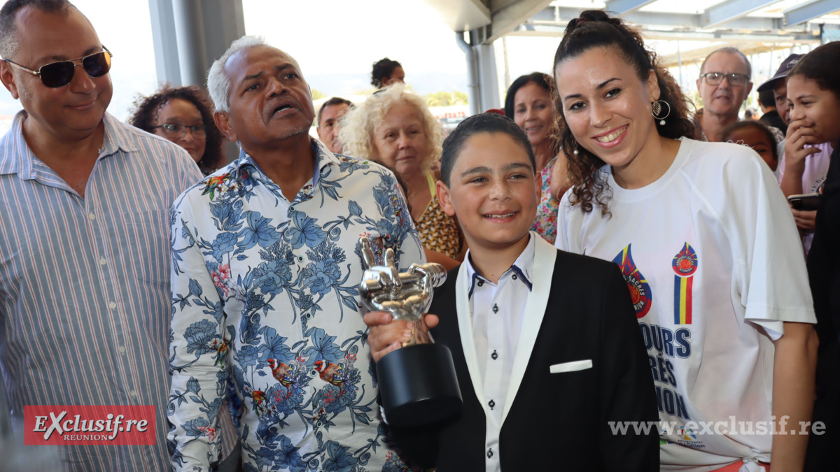 The Voice Kids: le retour triomphal de Raynaud Sadon à l'aéroport The Voice Kids: le retour triomphal de Raynaud Sadon à l'aéroport