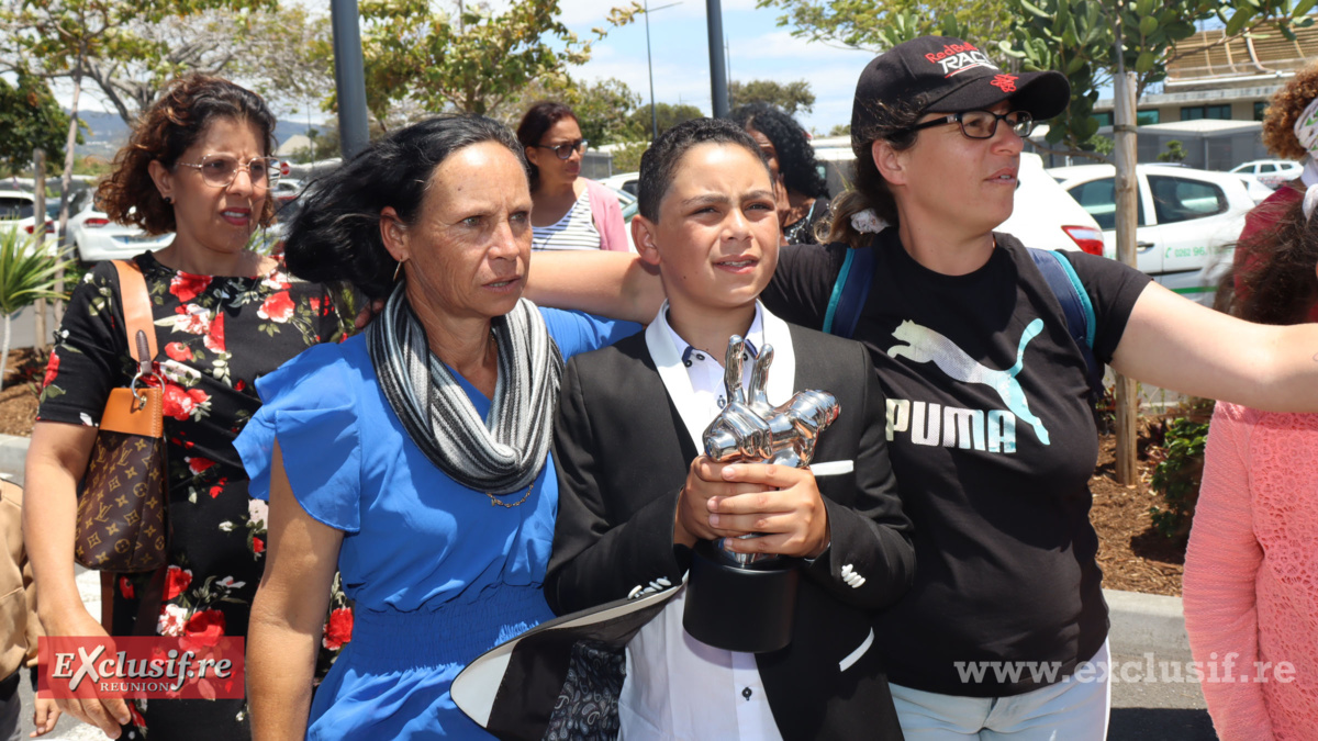 Raynaud et sa maman Dominique (en bleu) Raynaud et sa maman Dominique (en bleu)