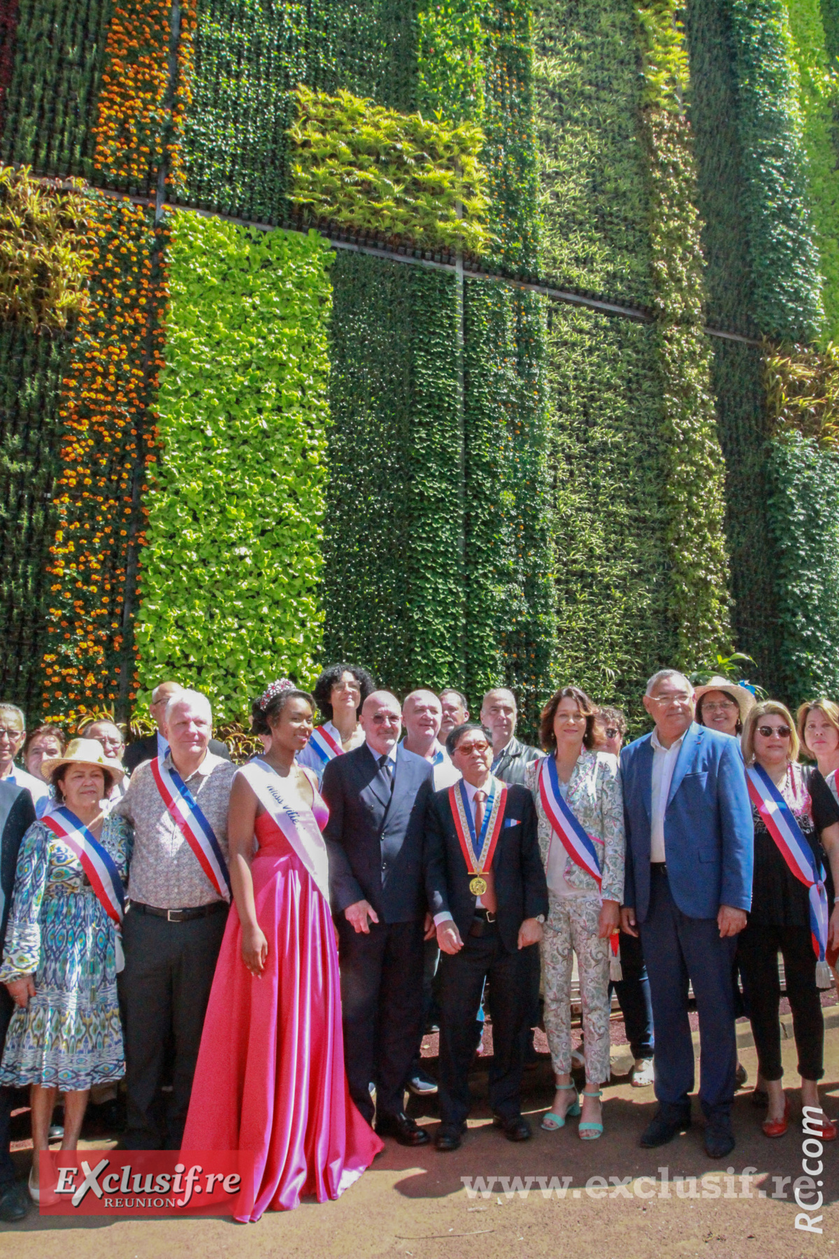 Un impressionnant mur végétal de 15m de haut sur 13m de large Un impressionnant mur végétal de 15m de haut sur 13m de large