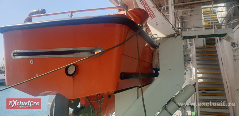 Visite du S.A. Agulhas II, navire océanographique sud-africain, au profit de la SOI-FNMM