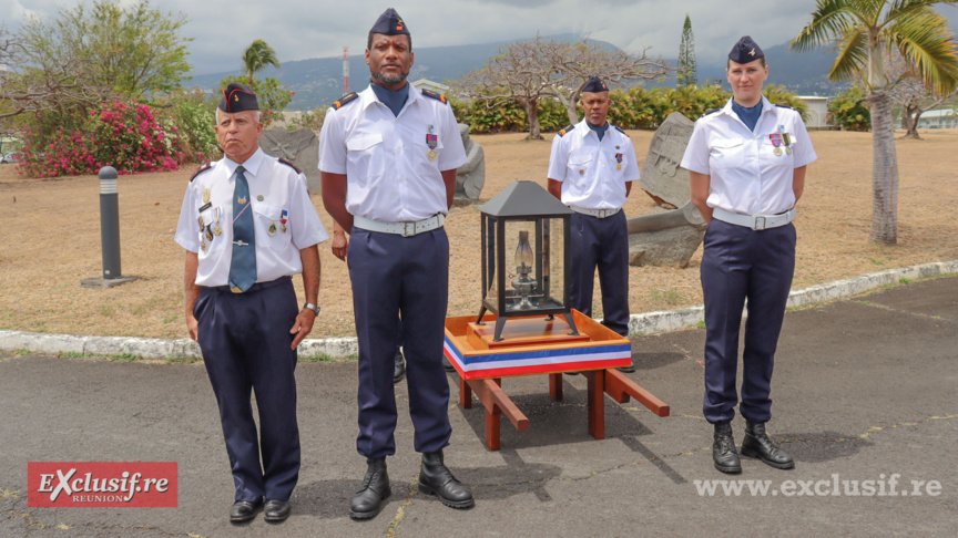 La flamme a été transportée par des militaires La flamme a été transportée par des militaires