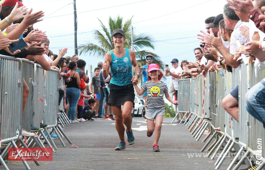 Main dans la main, pour Marion Zaradzki et sa fille Imaé. Que du bonheur ! Main dans la main, pour Marion Zaradzki et sa fille Imaé. Que du bonheur !