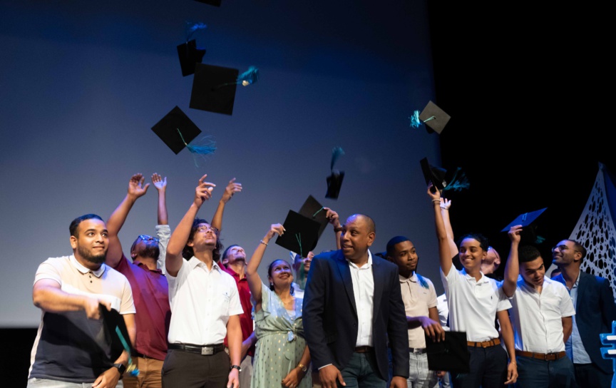 Le traditionnel lancer de chapeaux! Le traditionnel lancer de chapeaux!