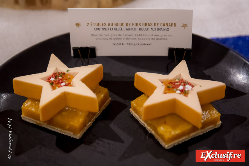 Etoiles au bloc de foie gras, chutney et gelée à l'abricot, biscuit aux graines Etoiles au bloc de foie gras, chutney et gelée à l'abricot, biscuit aux graines