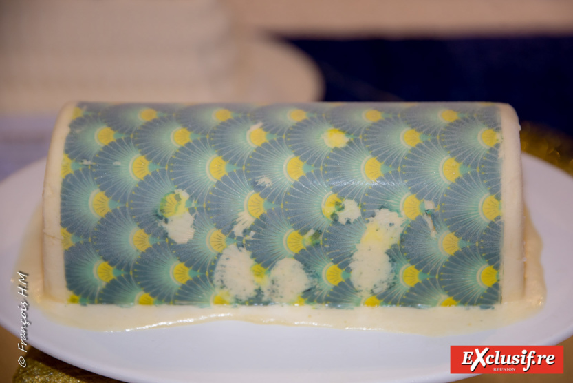 Bûche exotique ananas passion coco