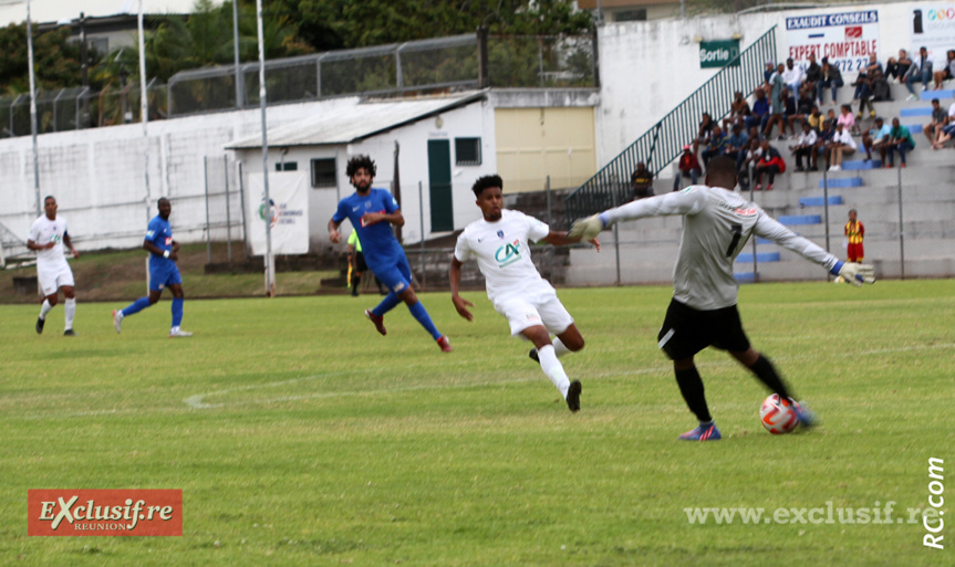 Kévin Adrass face au gardien Albertvillarien Kévin Adrass face au gardien Albertvillarien