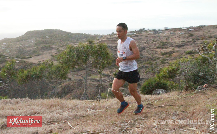 Patrick Chase Seem à la poursuite de Simon Desveaux Patrick Chase Seem à la poursuite de Simon Desveaux