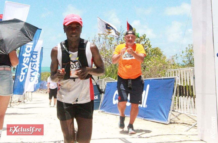 L’arrivée victorieuse de Antoinette Milazar sur le Trail du Perroquet L’arrivée victorieuse de Antoinette Milazar sur le Trail du Perroquet