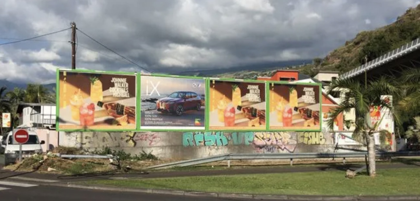 Saint-Paul fait partie des villes "moches" de France en raison de ces panneaux (photo Paysages de France)