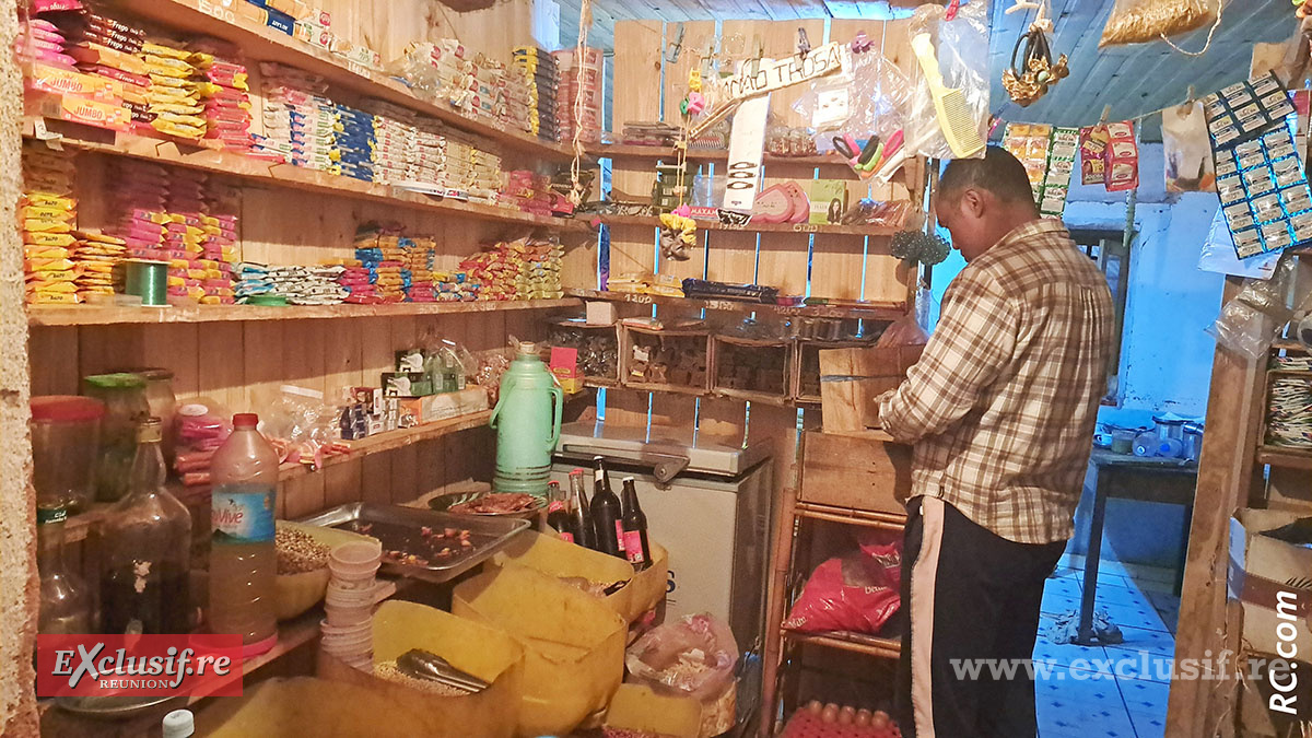 Une boutique de nulle part dans le village de Ankadinandriana