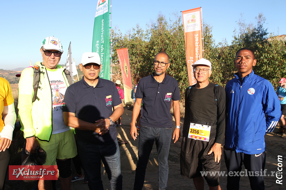 Joël Randriamandrato, Ministre du Tourisme de Madagascar, et  Ny Aina Ratsimba, président de l'ORTANA, étaient présents au départ de la dernière course