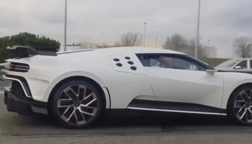 Photo prise dans les rues de Madrid cette semaine, c'est Ronaldo qui était au volant Photo prise dans les rues de Madrid cette semaine, c'est Ronaldo qui était au volant