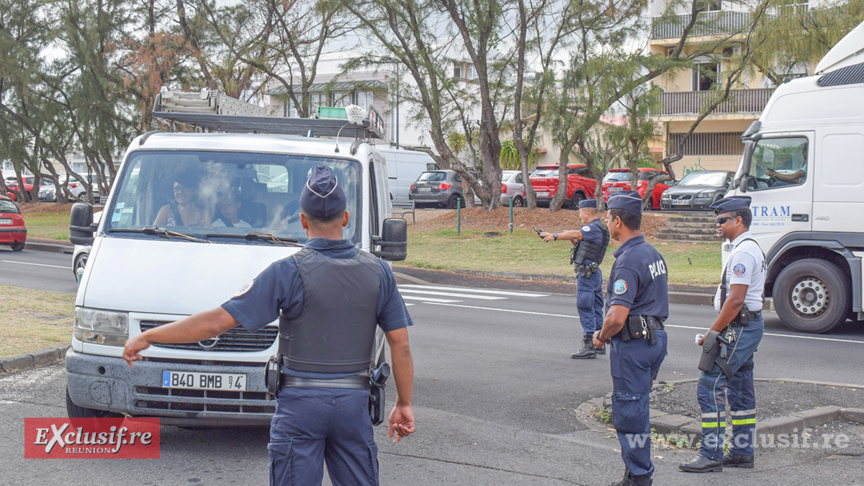 Distribution d'éthylotests par la Police nationale à Saint-Denis Distribution d'éthylotests par la Police nationale à Saint-Denis