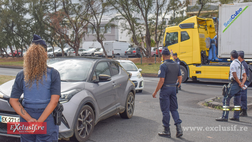 Distribution d'éthylotests par la Police nationale à Saint-Denis