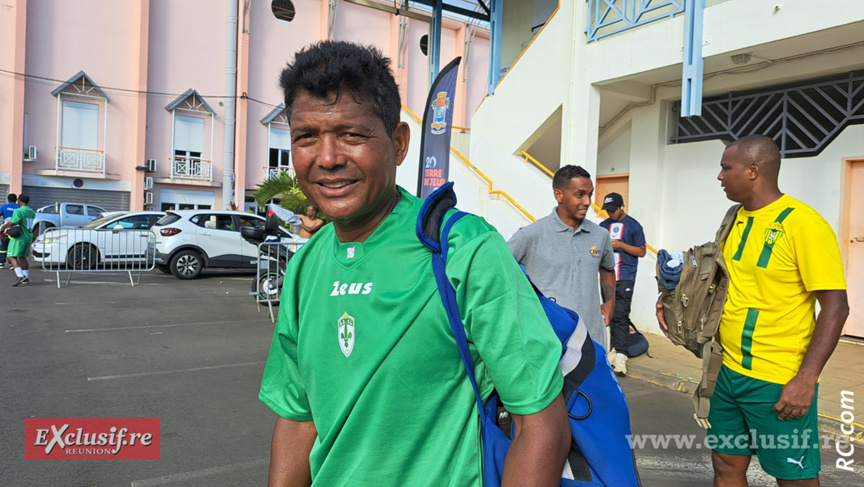 Jean-Pierre Bade bien content de ramener le Trophée du Tournoi des Légendes à Saint-Louis Jean-Pierre Bade bien content de ramener le Trophée du Tournoi des Légendes à Saint-Louis