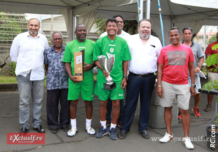 Autour du maire Michel Fontaine des dirigeants et organisateurs, pour la remise des trophées