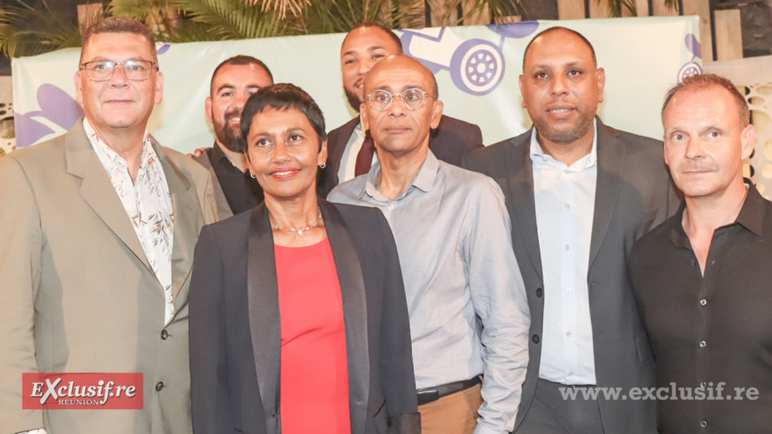 Avec les partenaires présents à la soirée de lancement Avec les partenaires présents à la soirée de lancement