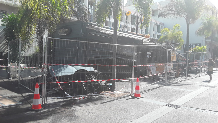 Tout a brûlé, tout est à reconstruire pour un redémarrage à zéro Tout a brûlé, tout est à reconstruire pour un redémarrage à zéro