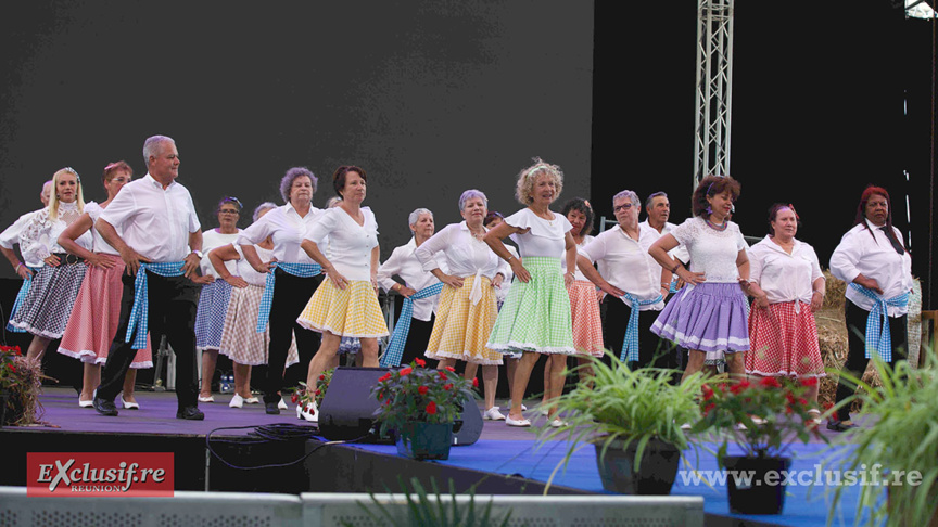 Intermède dansé par un club de 3ème âge Intermède dansé par un club de 3ème âge