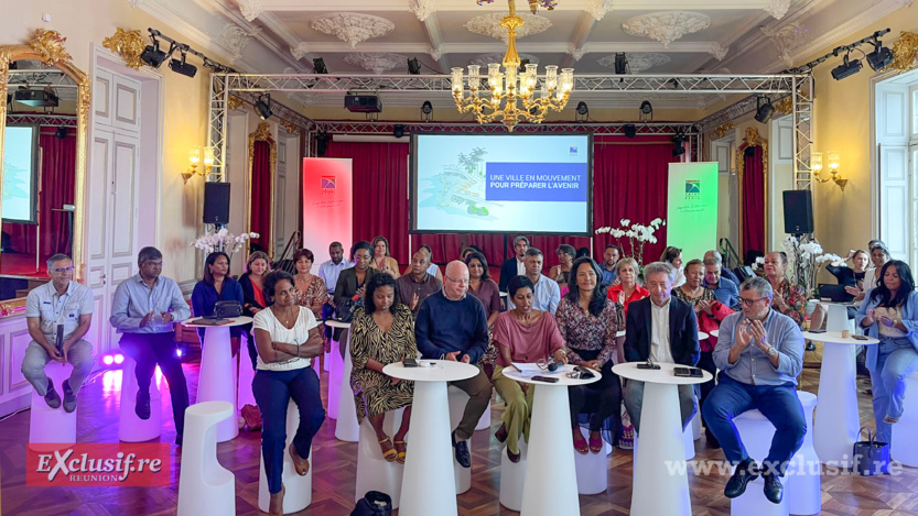 L'ensemble du conseil municipal présent à cette cérémonie L'ensemble du conseil municipal présent à cette cérémonie