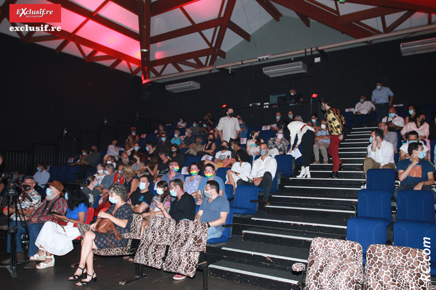 C'est dans la Salle Henri Madoré à Saint-Philippe qu'ont lieu les projections C'est dans la Salle Henri Madoré à Saint-Philippe qu'ont lieu les projections