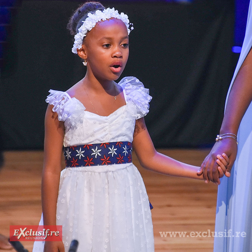 La jeune candidate mahoraise, Lollia Allaoui, a chanté en duo avec son cousin Antone Boinali La jeune candidate mahoraise, Lollia Allaoui, a chanté en duo avec son cousin Antone Boinali