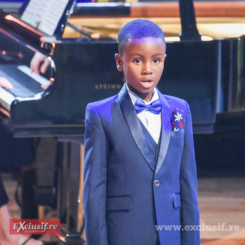 Le jeune candidat mahorais, Antone Boinali, a chanté en duo avec sa cousine Lollia Le jeune candidat mahorais, Antone Boinali, a chanté en duo avec sa cousine Lollia